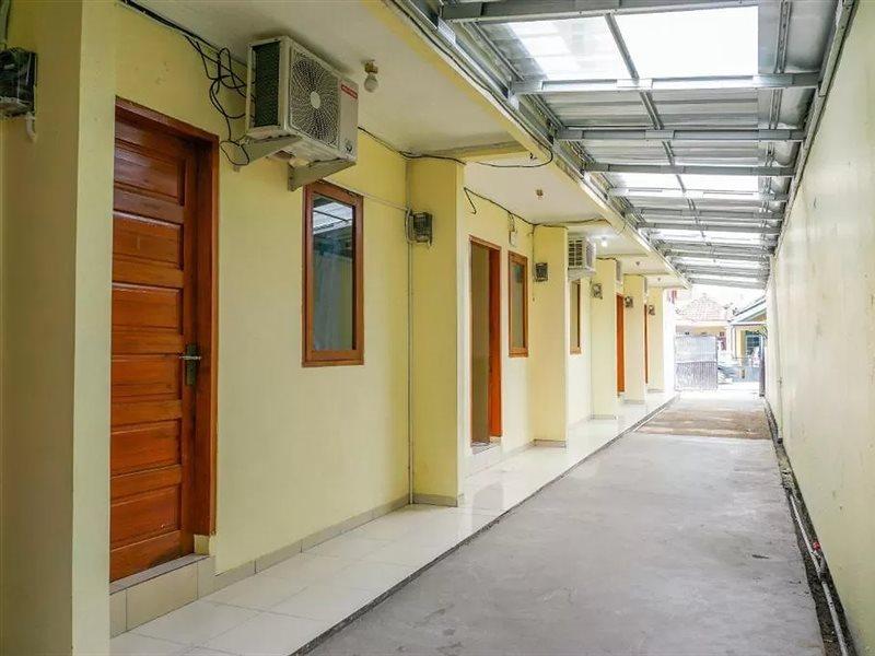 Hotel Oyo 2401 Ardini Syariah 2*
