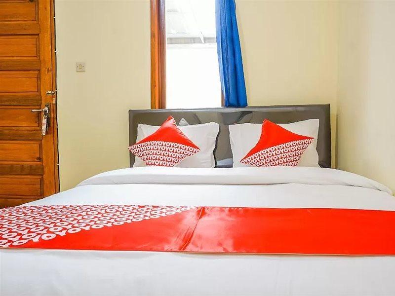 Hotel Oyo 2401 Ardini Syariah 2*