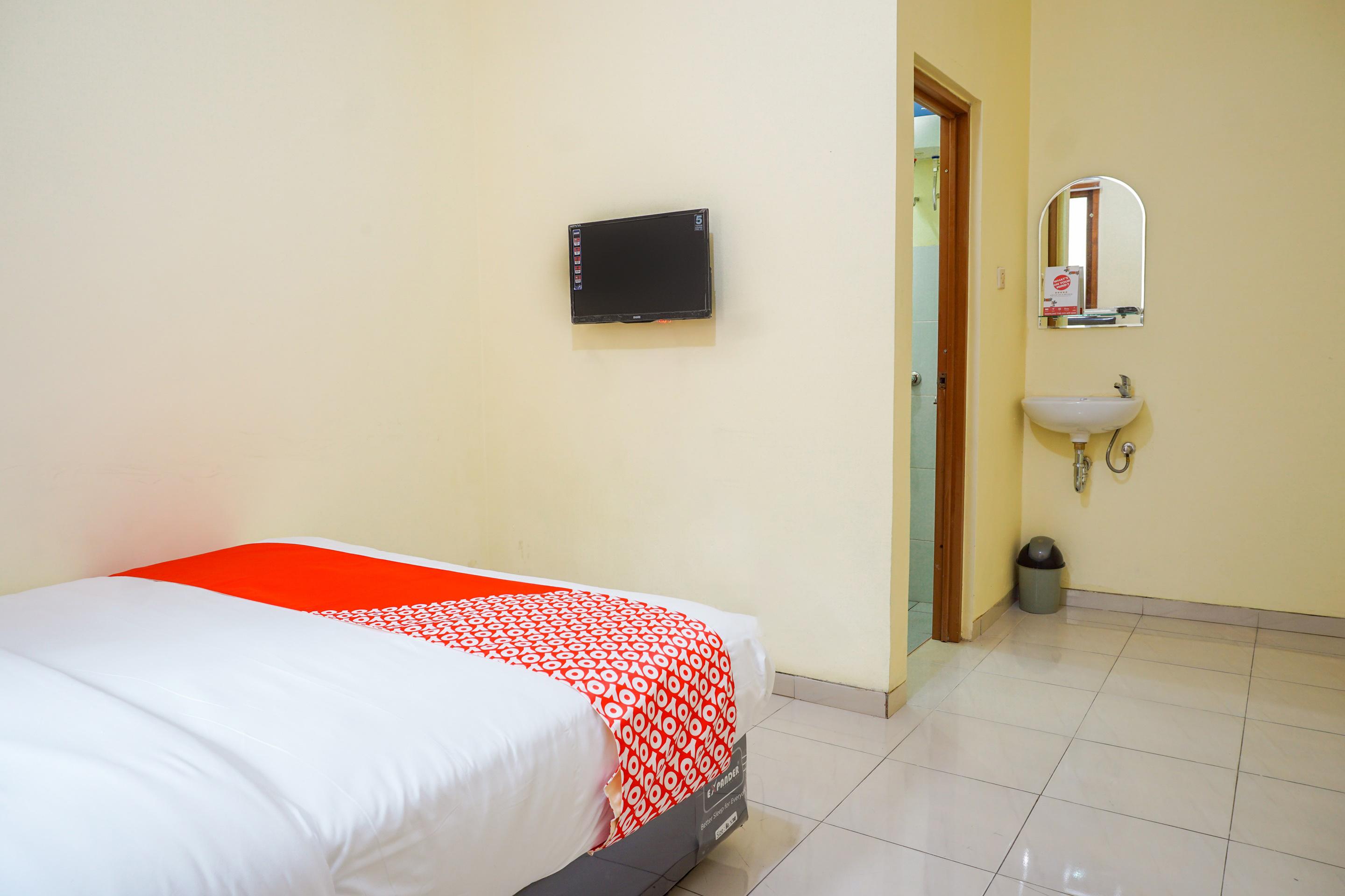 Oyo 2401 Ardini Syariah Hotel