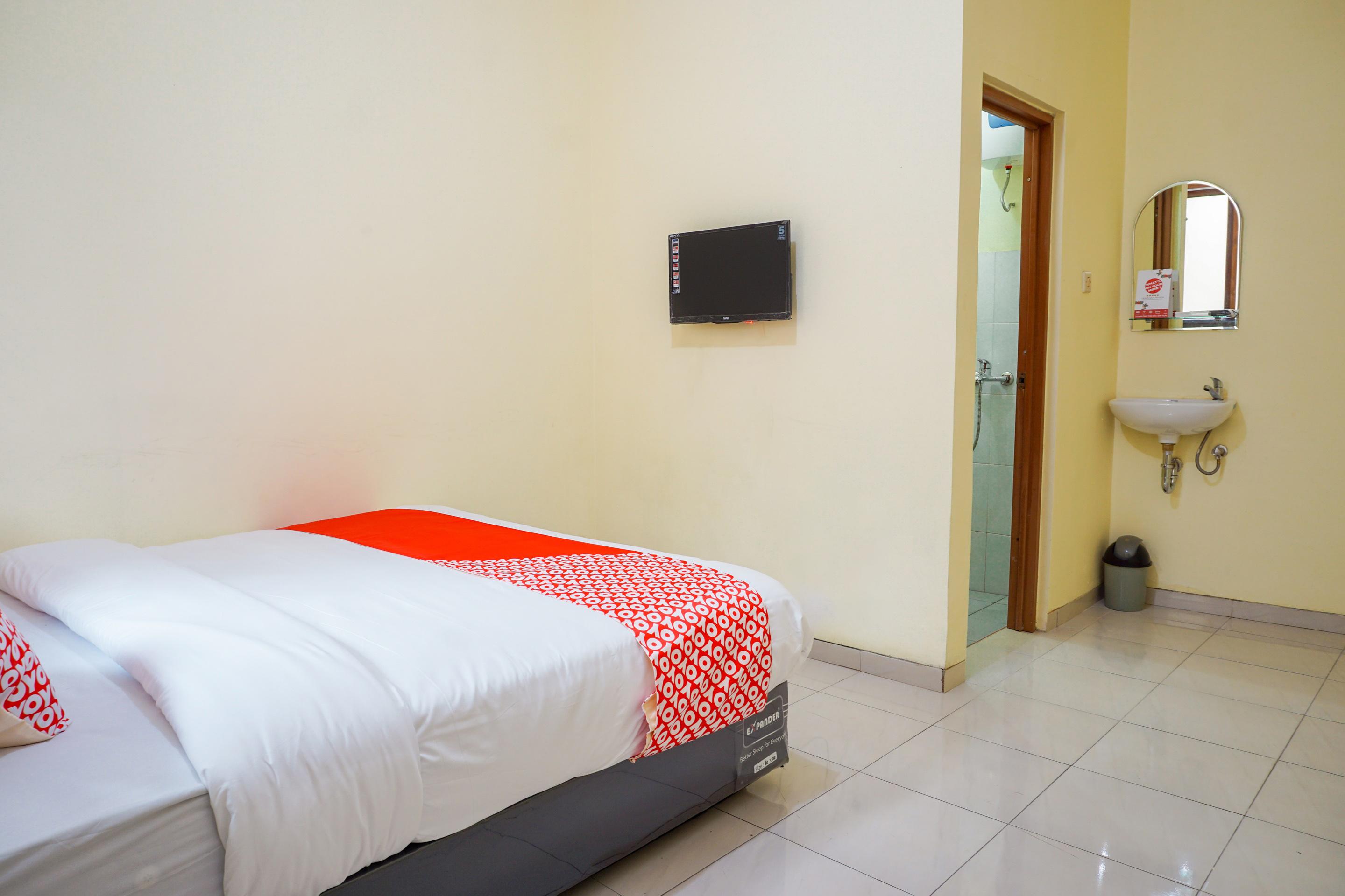 Oyo 2401 Ardini Syariah 2*