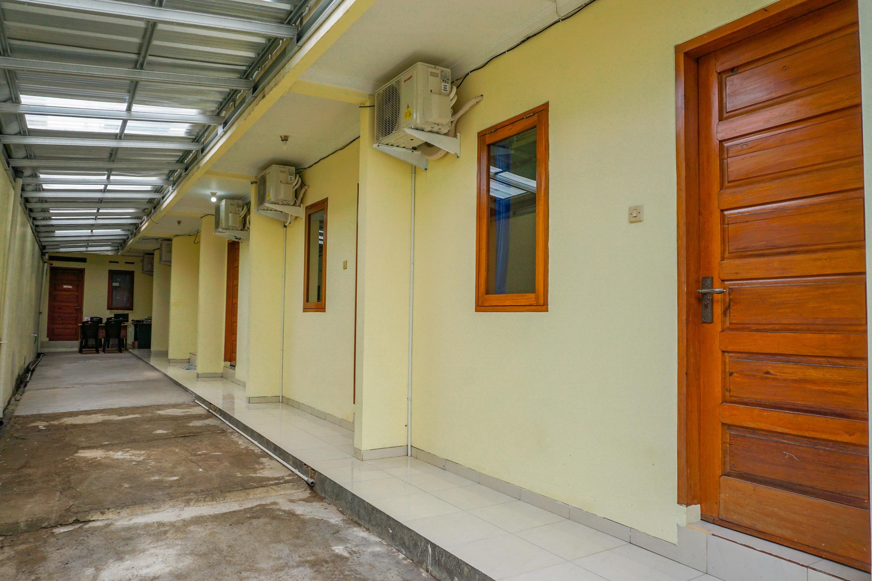 Oyo 2401 Ardini Syariah 2* Bandung